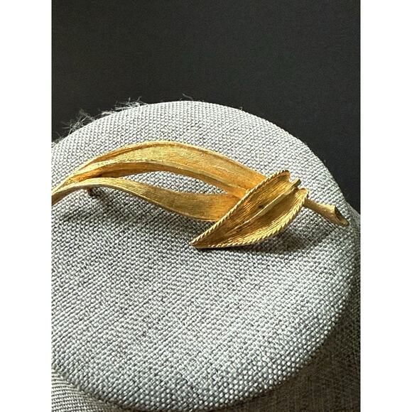 Vintage Brushed Gold Tone Abstract Brooch Textured Art To Wear Career Modernist - Picture 2 of 6